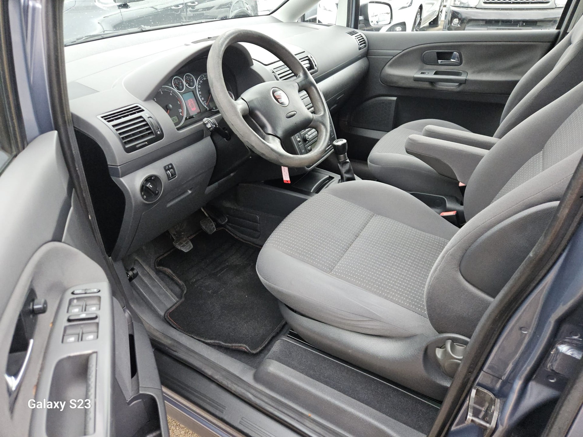 SEAT Alhambra 2.0 TDI Reference-image-9