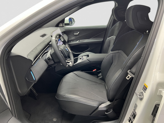 BMW iX3 50 xDrive M Sport-image-8