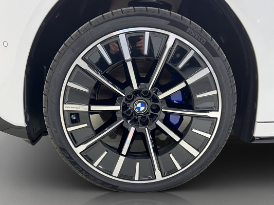 BMW iX3 50 xDrive M Sport-image-7