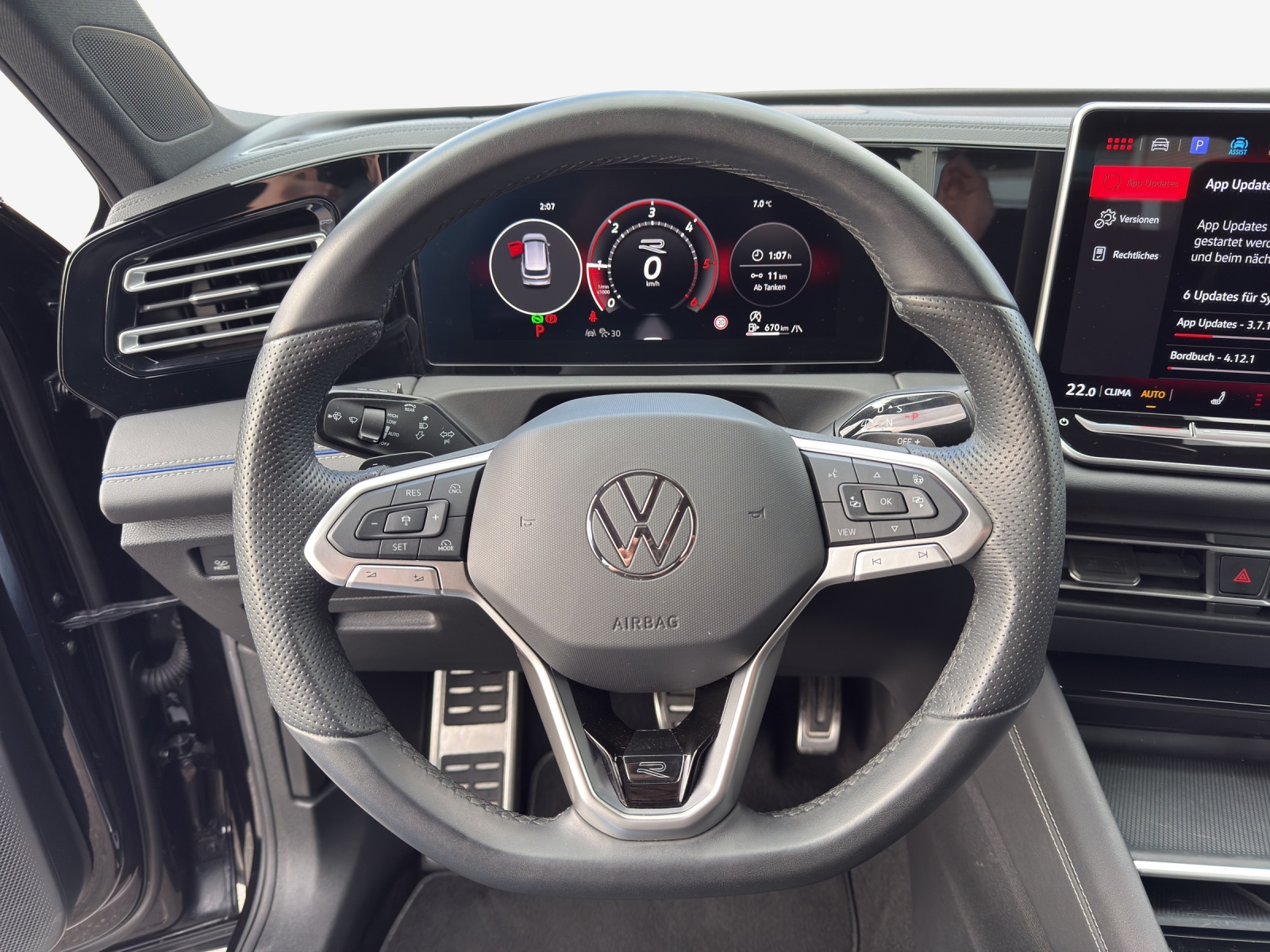 VW Tiguan 2.0 TDI SCR R-Line 4Motion DSG-image-9