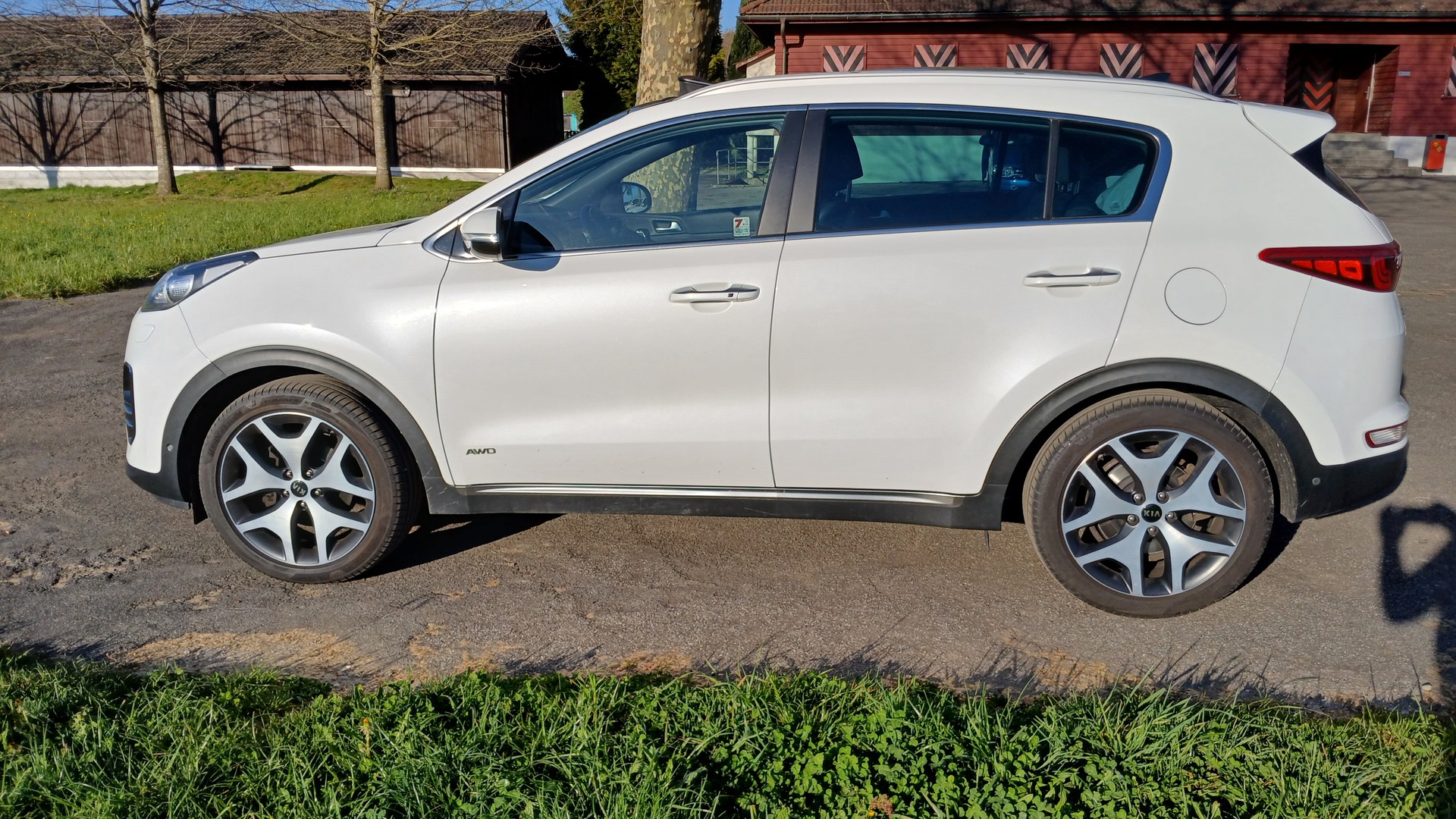 KIA Sportage 2.0CRDi Style GT Line 4WD Automat-image-2