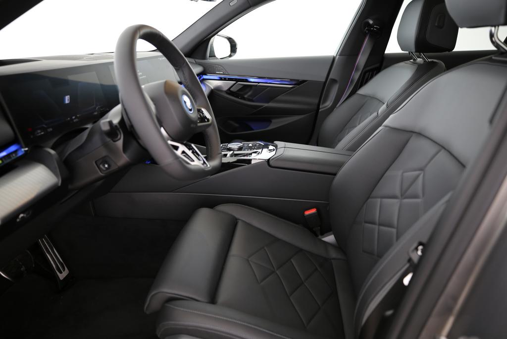 BMW 530e xDrive Touring-image-3