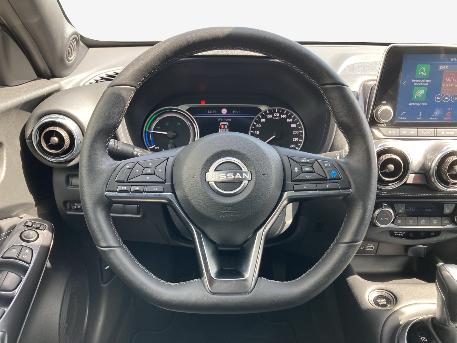 NISSAN Juke 1.6 FHEV N-Connecta-image-9