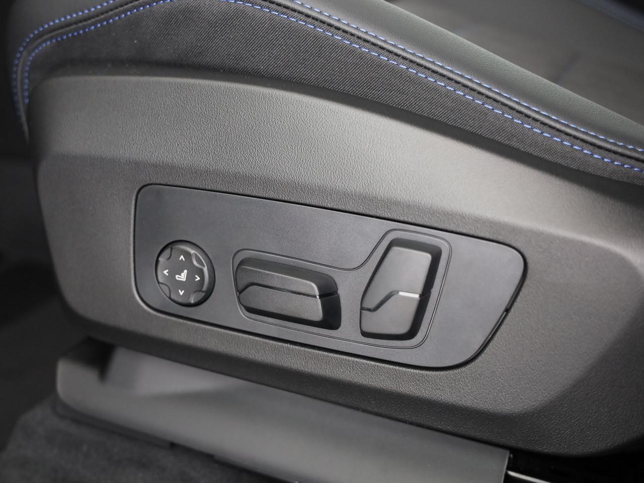 BMW X1 23i xDrive paddles-image-15