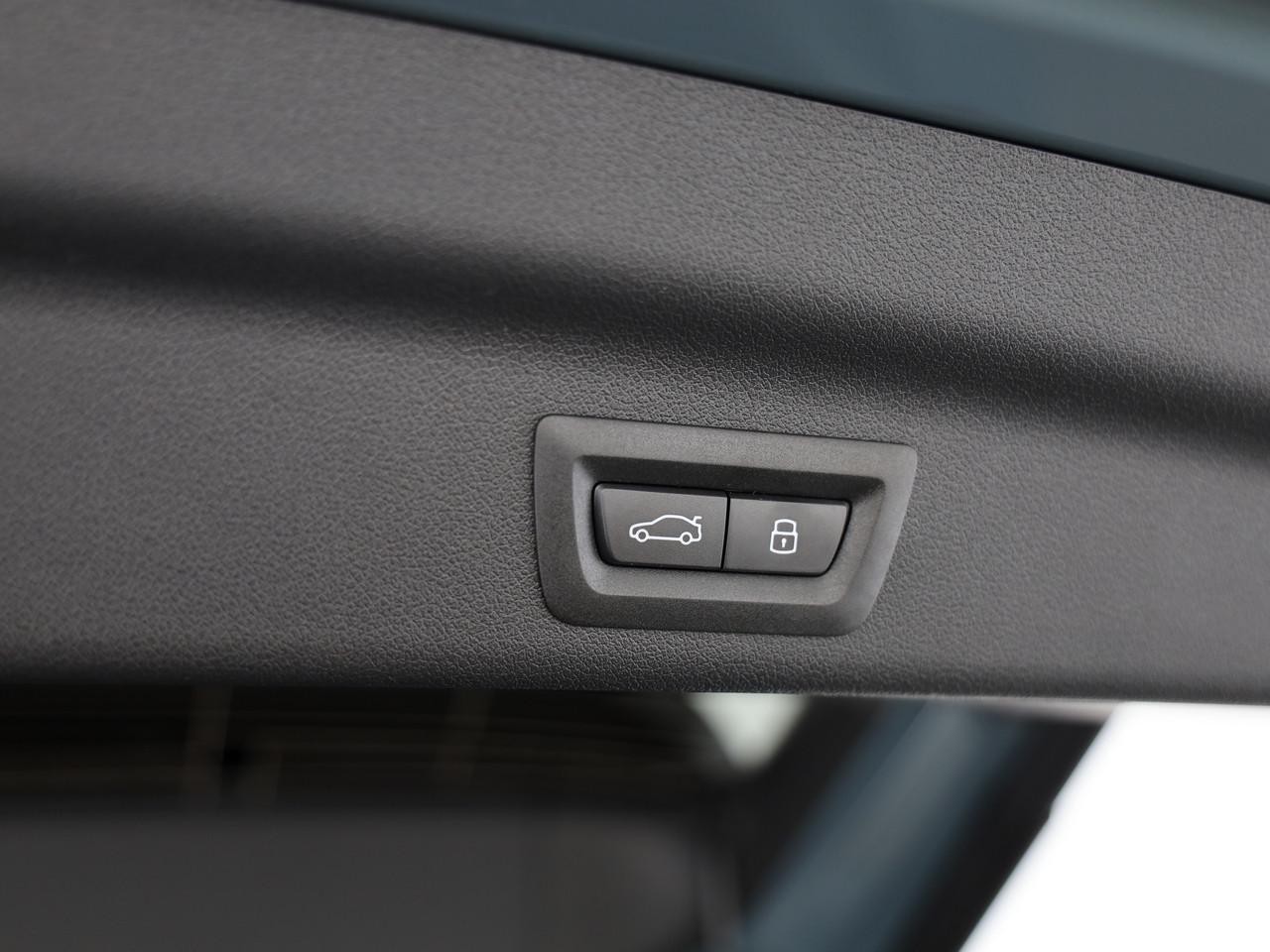 BMW X1 23i xDrive paddles-image-11