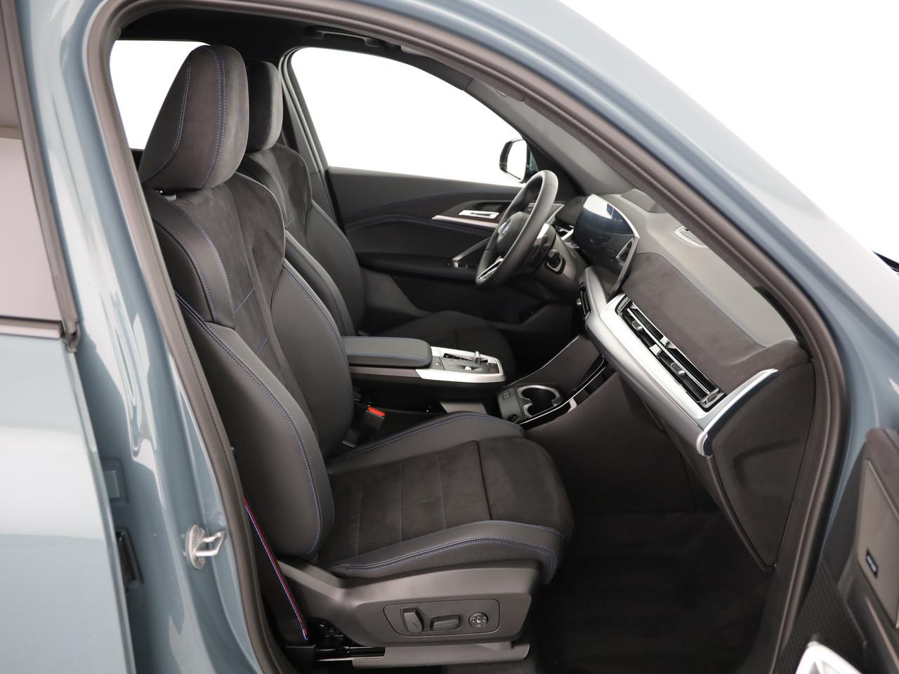 BMW X1 23i xDrive paddles-image-8