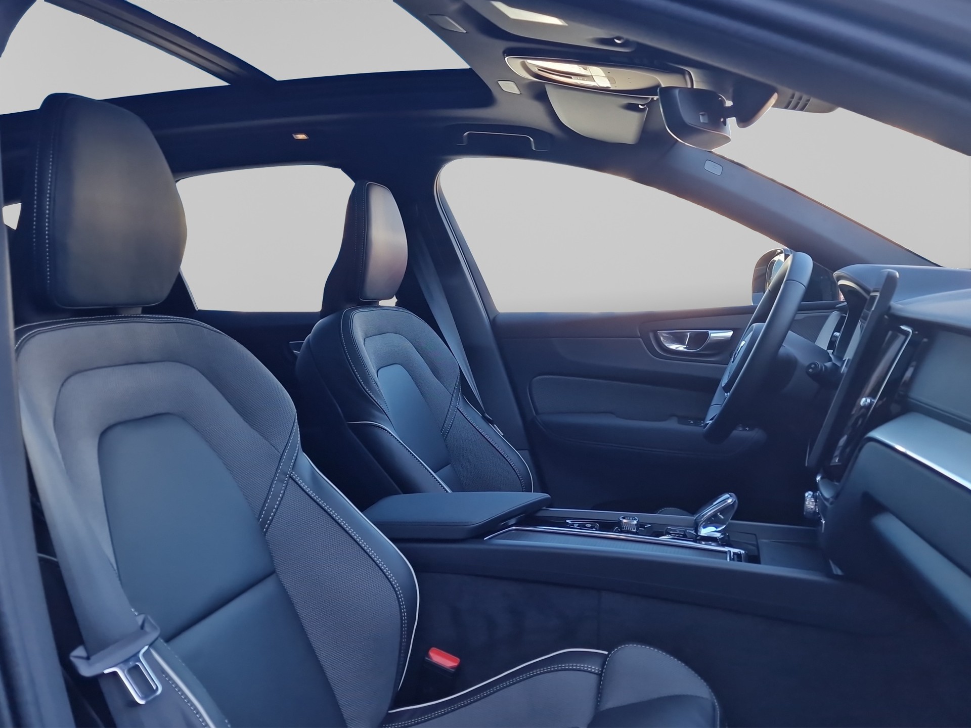 VOLVO XC60 2.0 B5 MH Black Edition AWD-image-13