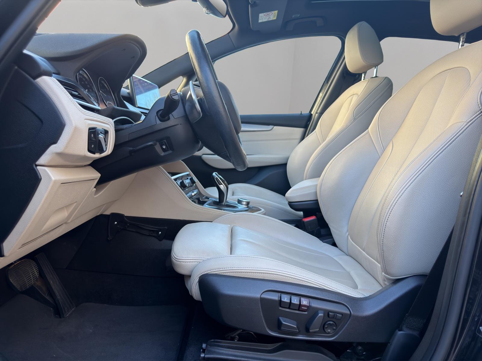 BMW 220d xDrive Gran Tourer Steptronic Luxury Line-image-9