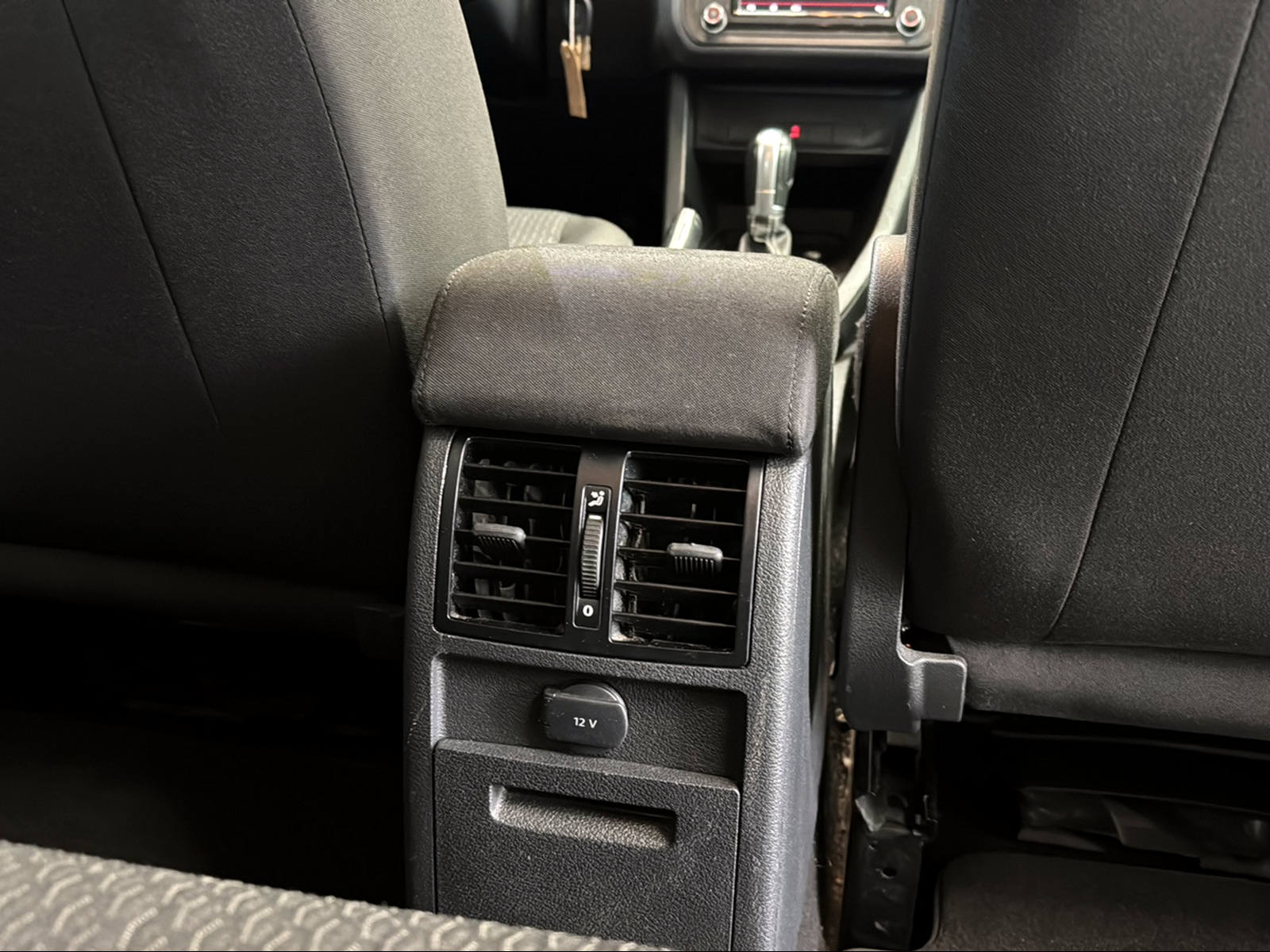 VW Caddy 2.0 TDI Generation Four DSG-image-16