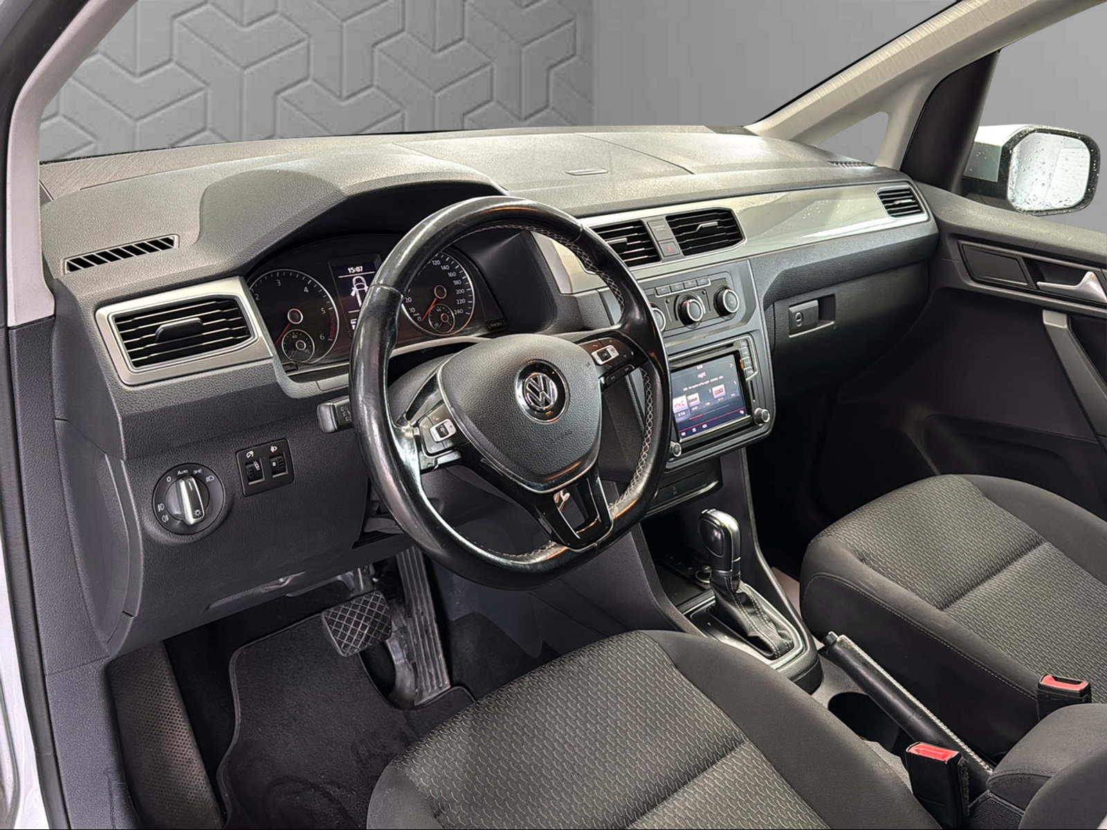 VW Caddy 2.0 TDI Generation Four DSG-image-11