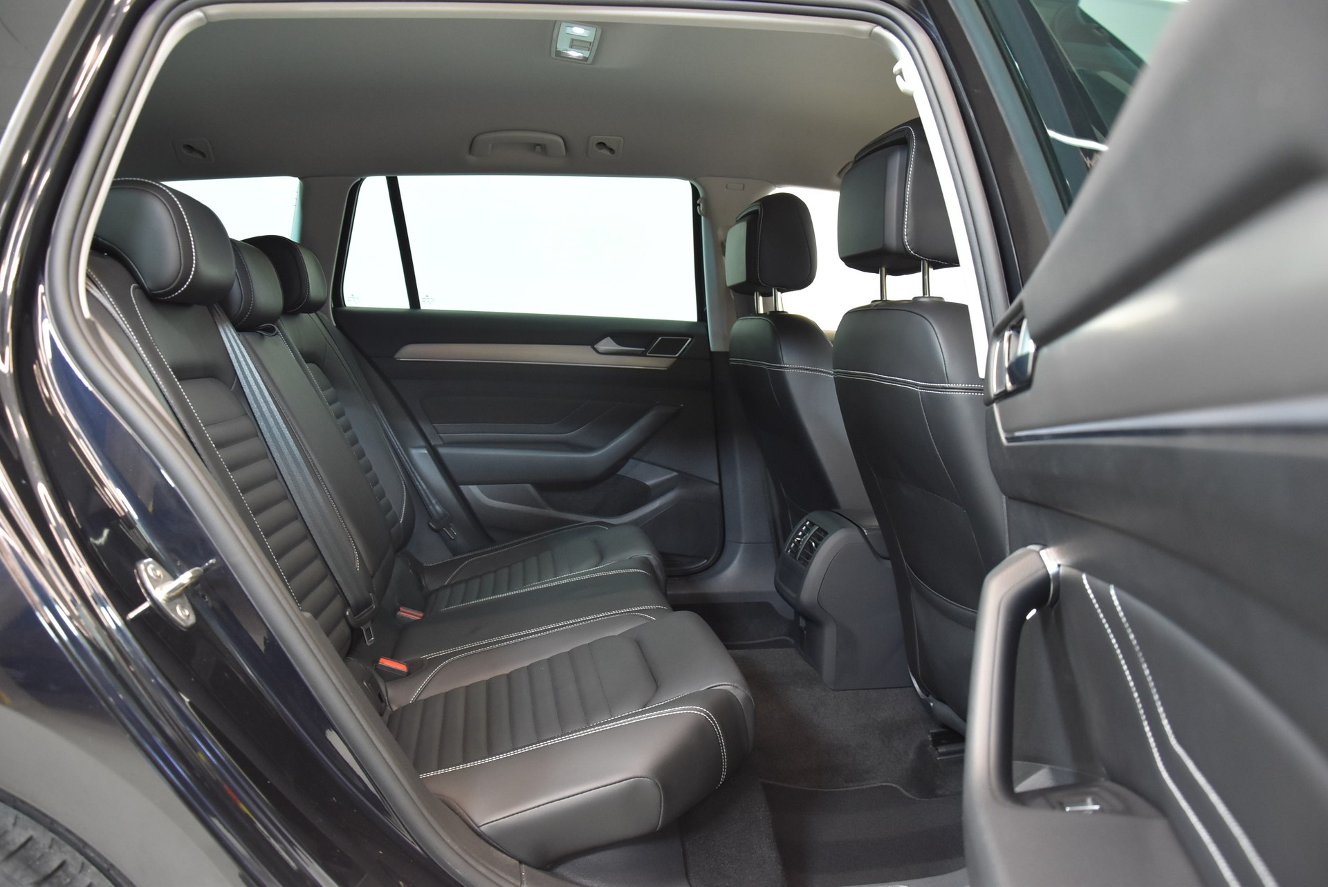VW Passat 2.0 TDI BMT Elegance 4Motion DSG-image-6