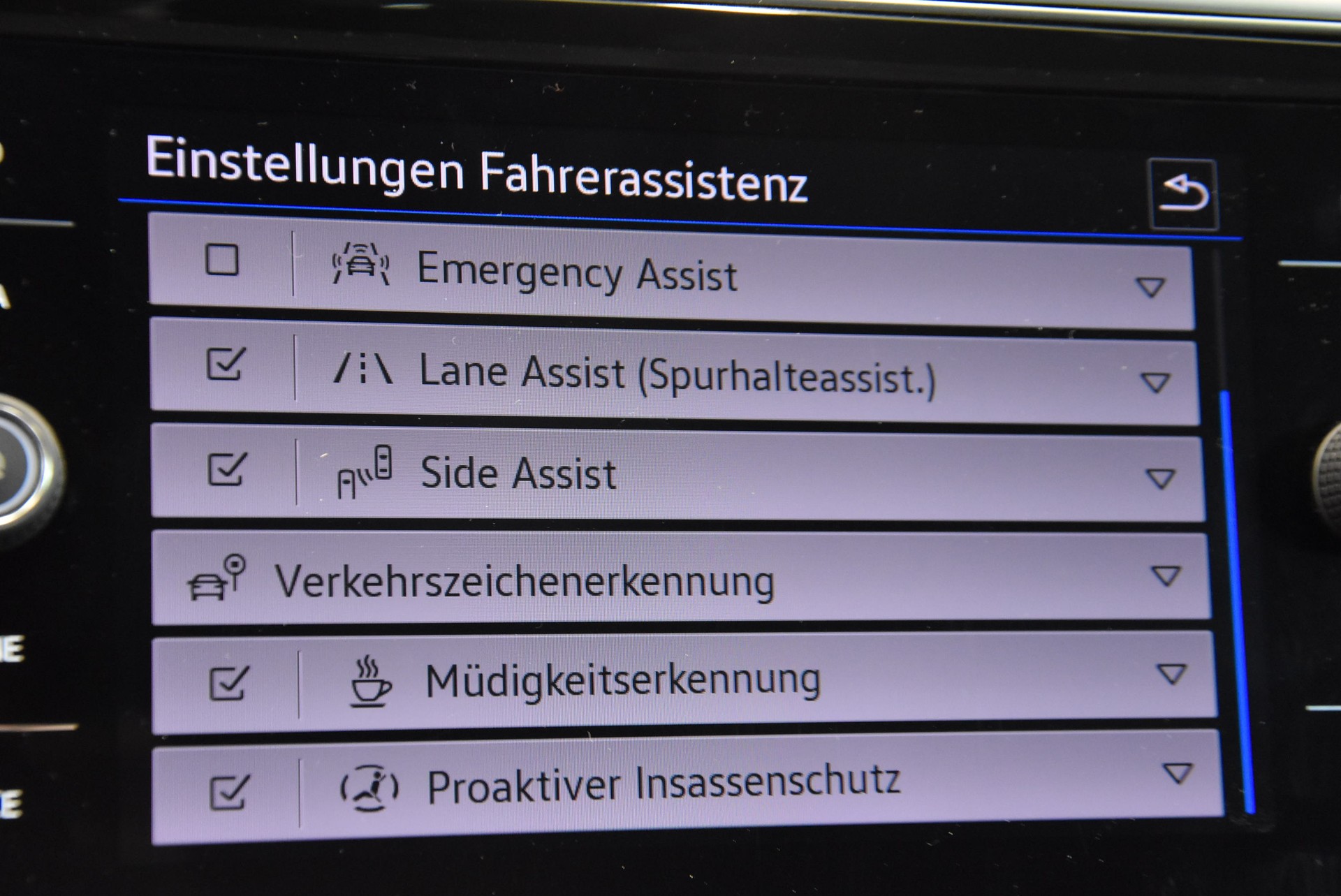 VW Passat 2.0 TDI BMT Elegance 4Motion DSG-image-11
