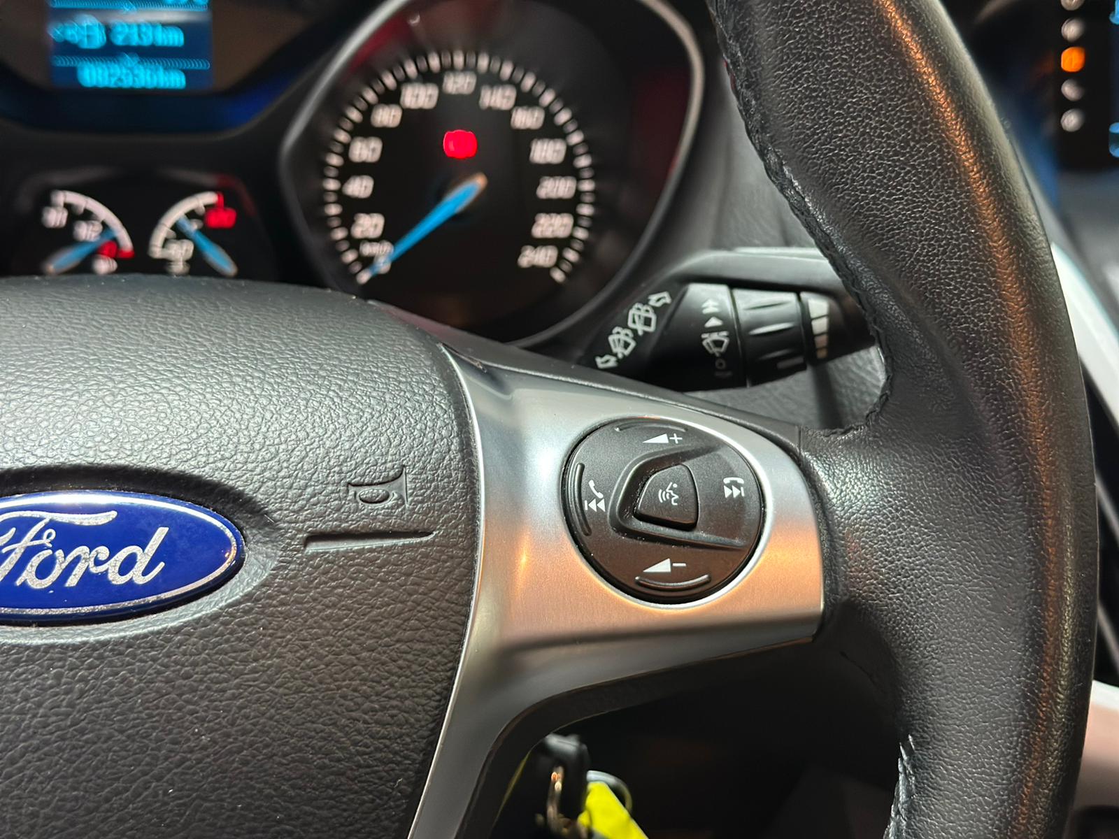 FORD Focus 1.0 SCTi Carving-image-12