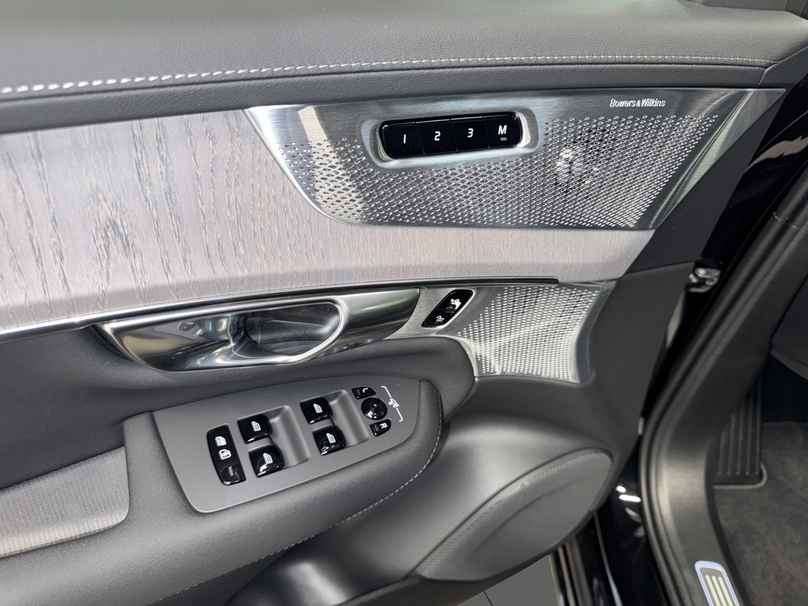 VOLVO XC90 2.0 T8 TE XCLUSIVE Edition Dark eAWD-image-14