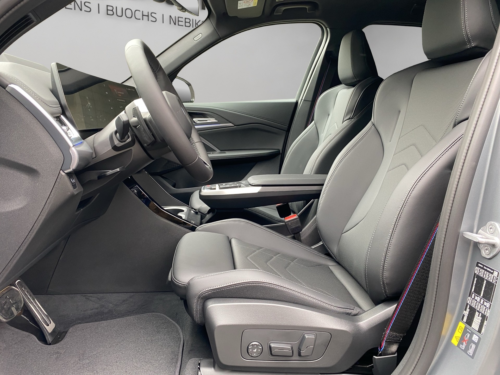 BMW iX1 xDrive 30 M Sport Pro-image-9