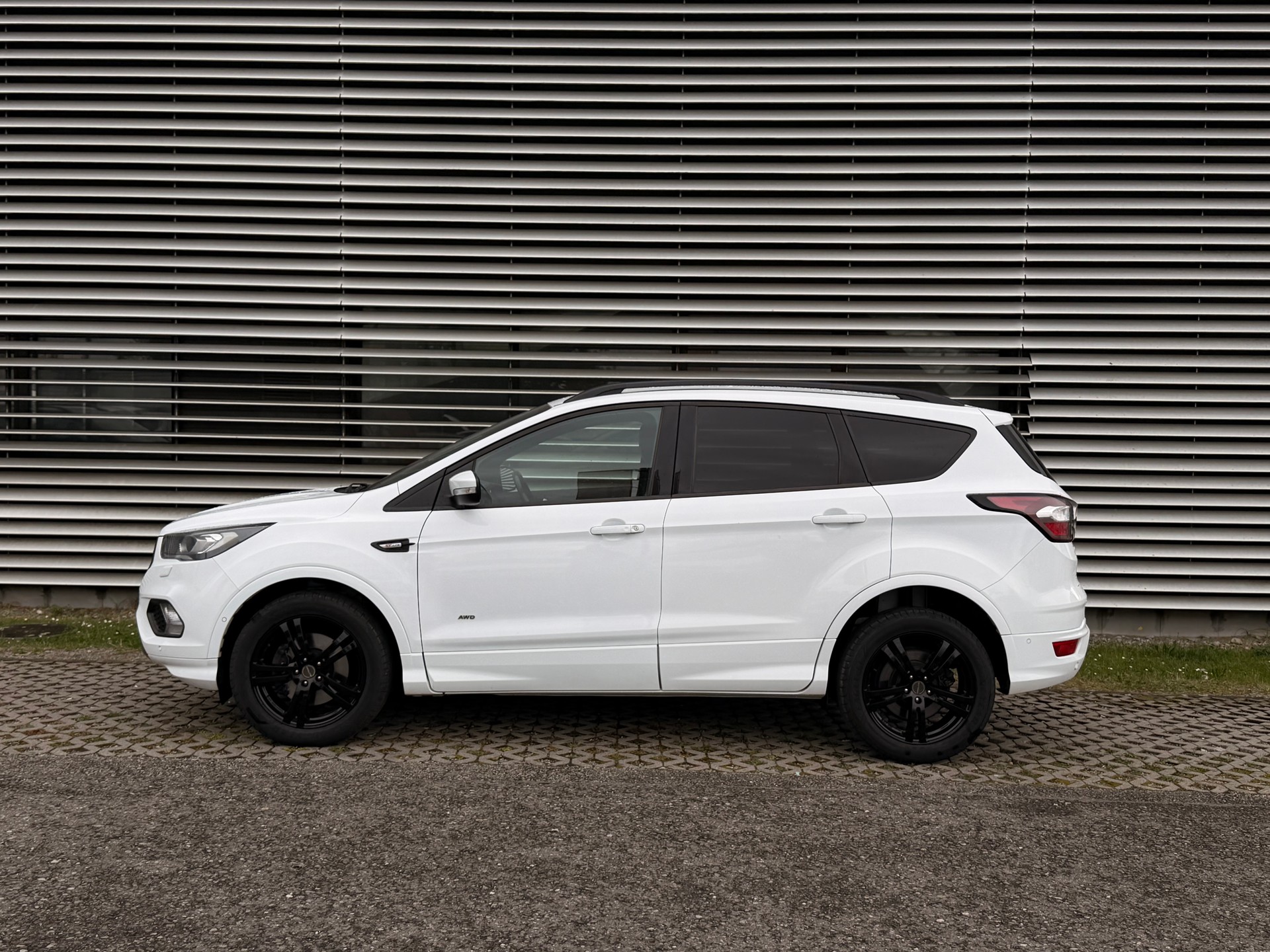 FORD Kuga 2.0 TDCi Titanium 4WD PowerShift ST Line-image-7