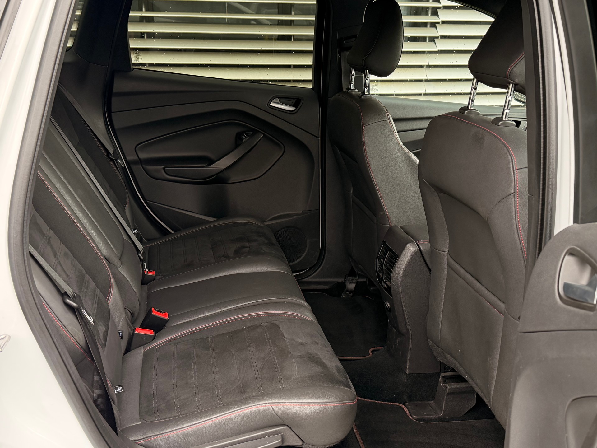 FORD Kuga 2.0 TDCi Titanium 4WD PowerShift ST Line-image-10