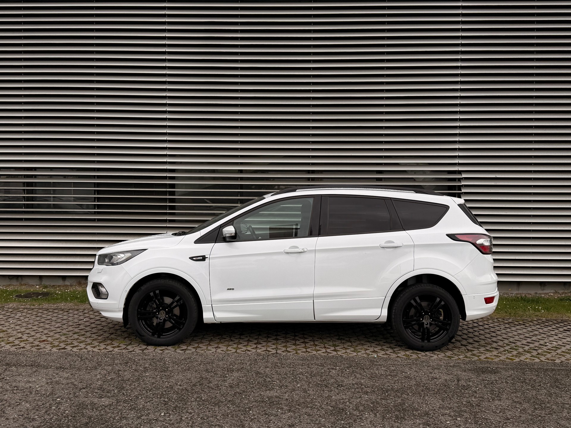 FORD Kuga 2.0 TDCi Titanium 4WD PowerShift ST Line-image-5