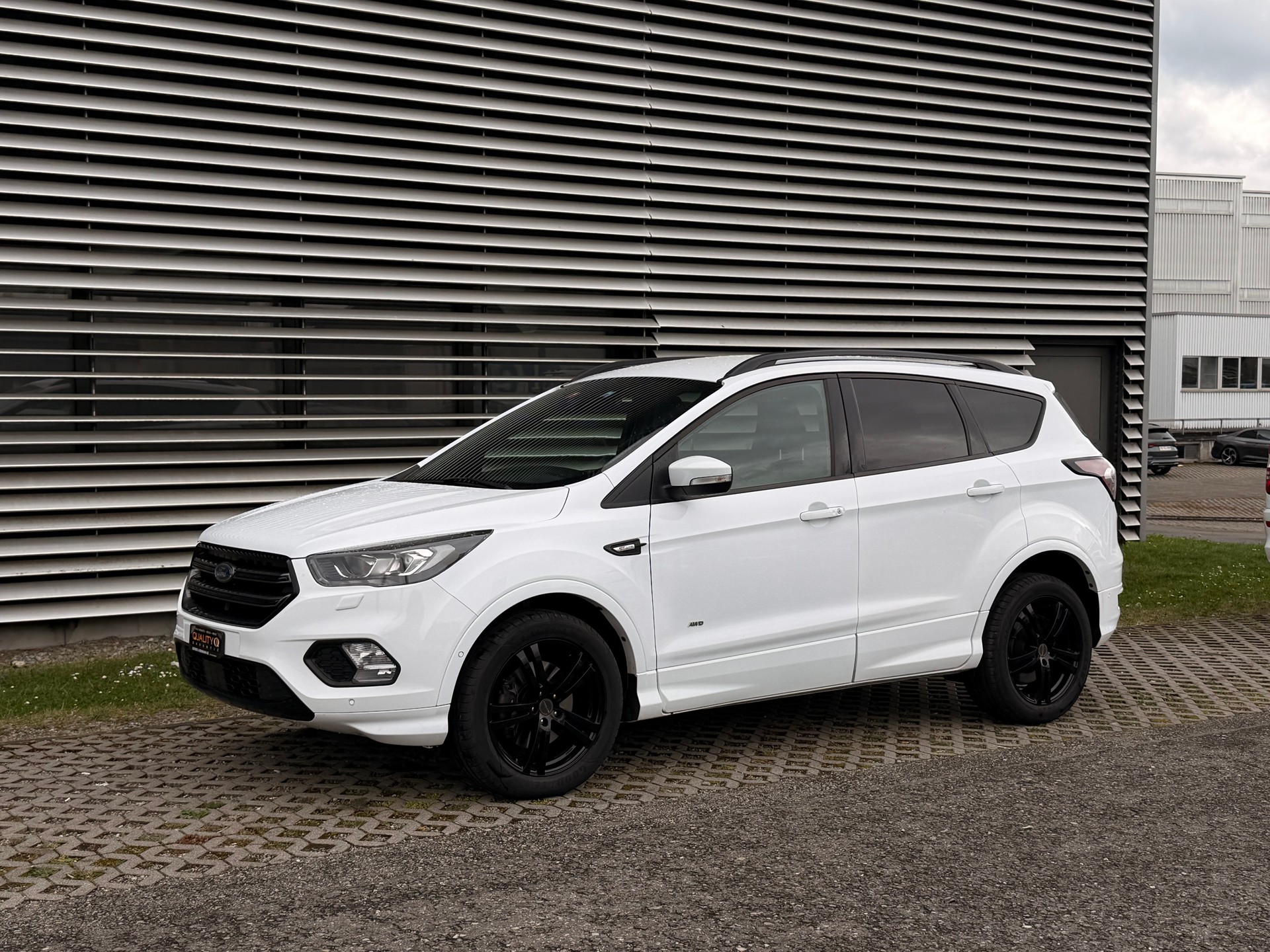 FORD Kuga 2.0 TDCi Titanium 4WD PowerShift ST Line-image-3