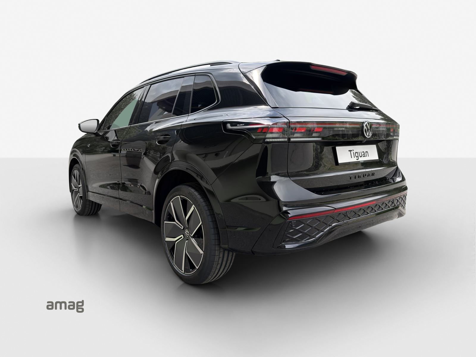 VW Tiguan 2.0 TSI DSG R-Line 4Motion-image-2