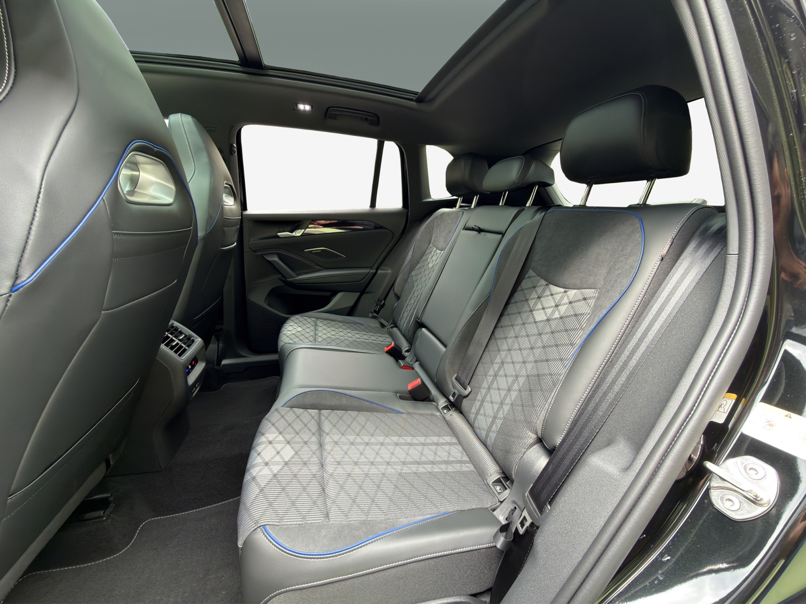 VW Tiguan 2.0 TSI DSG R-Line 4Motion-image-11