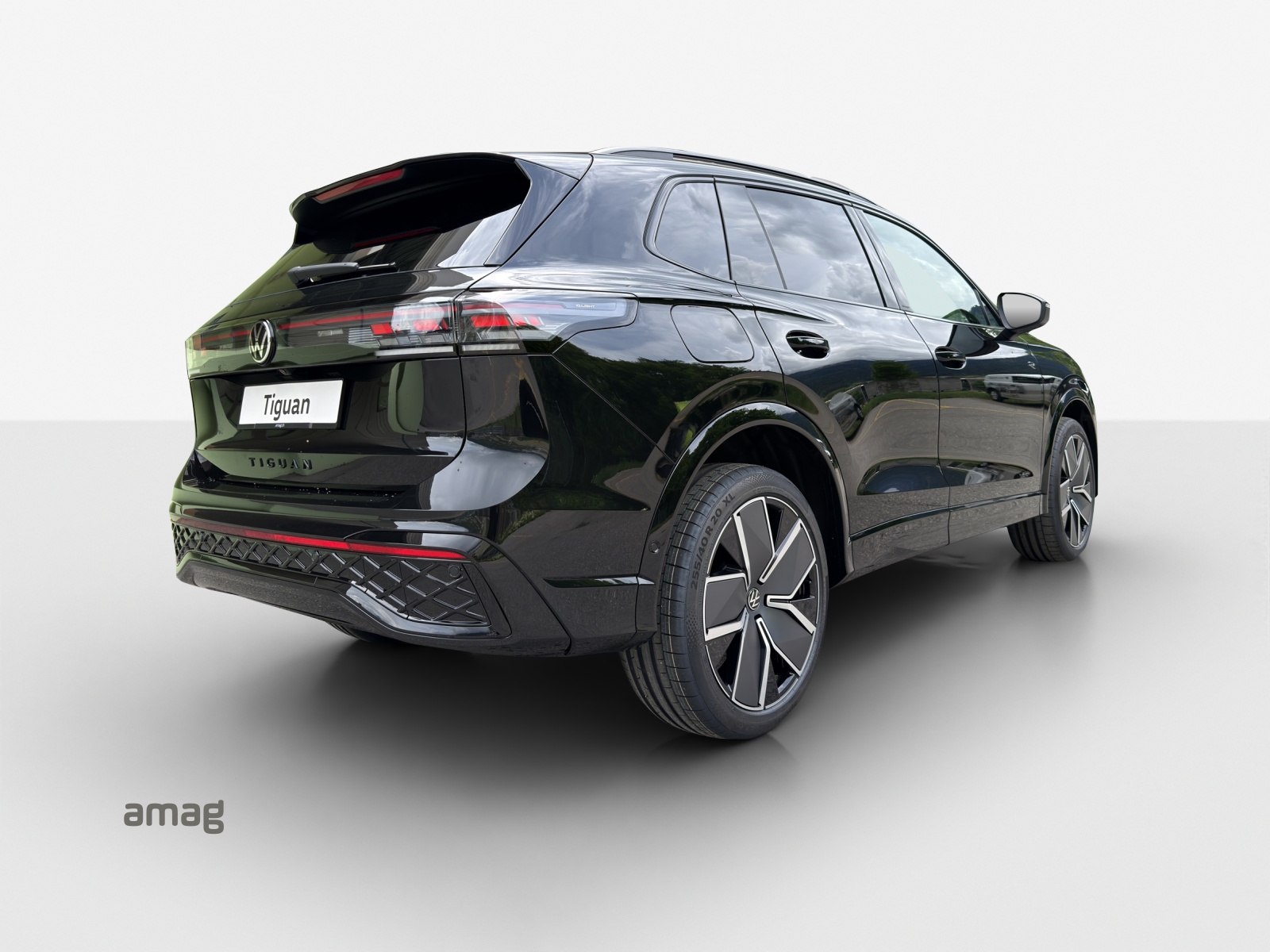 VW Tiguan 2.0 TSI DSG R-Line 4Motion-image-4