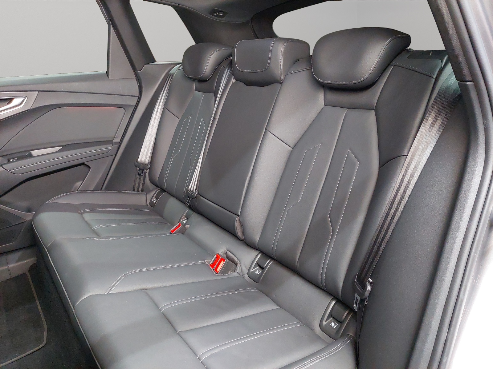 AUDI Q4 e-tron 40-image-7