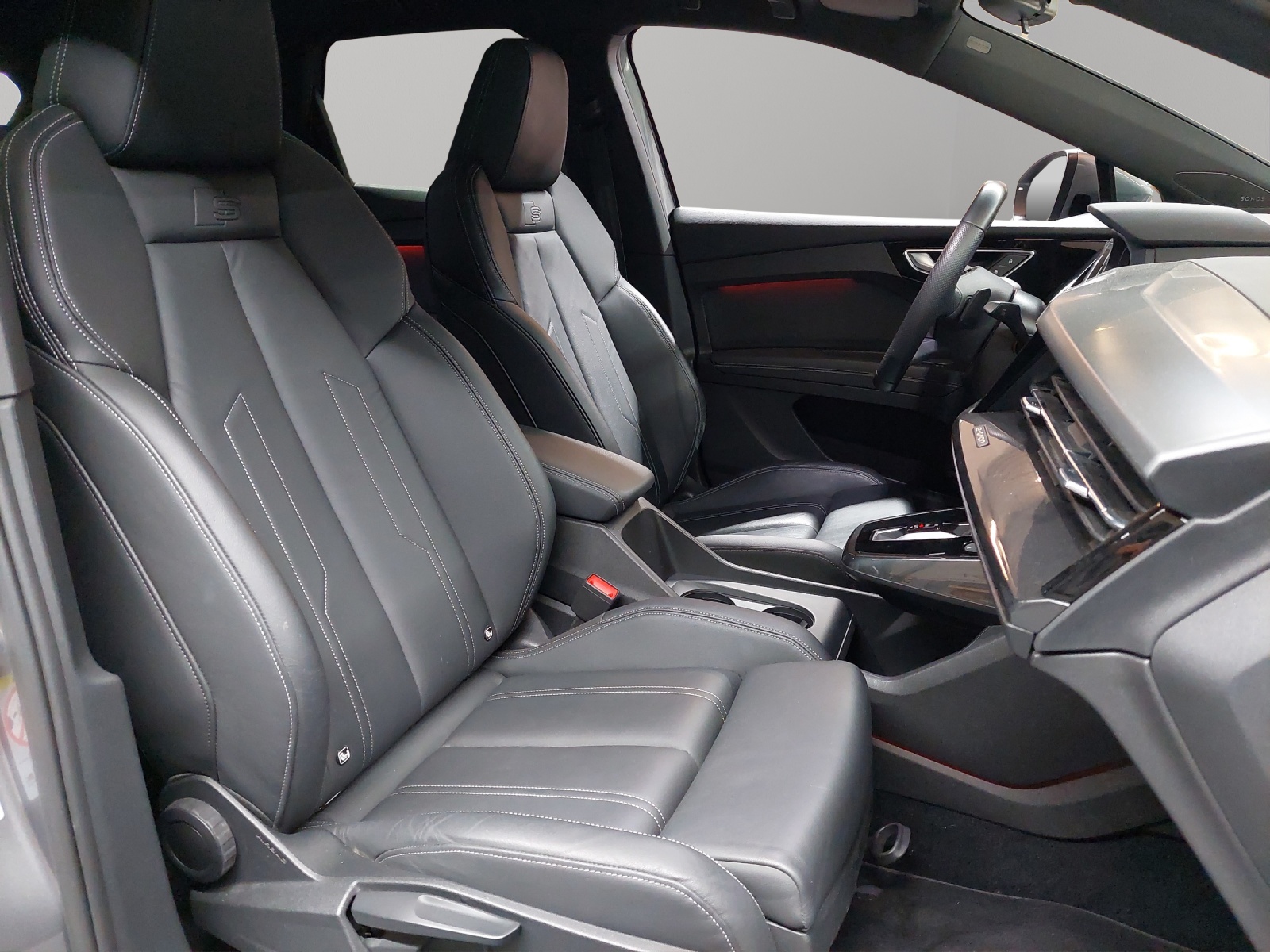 AUDI Q4 e-tron 40-image-8
