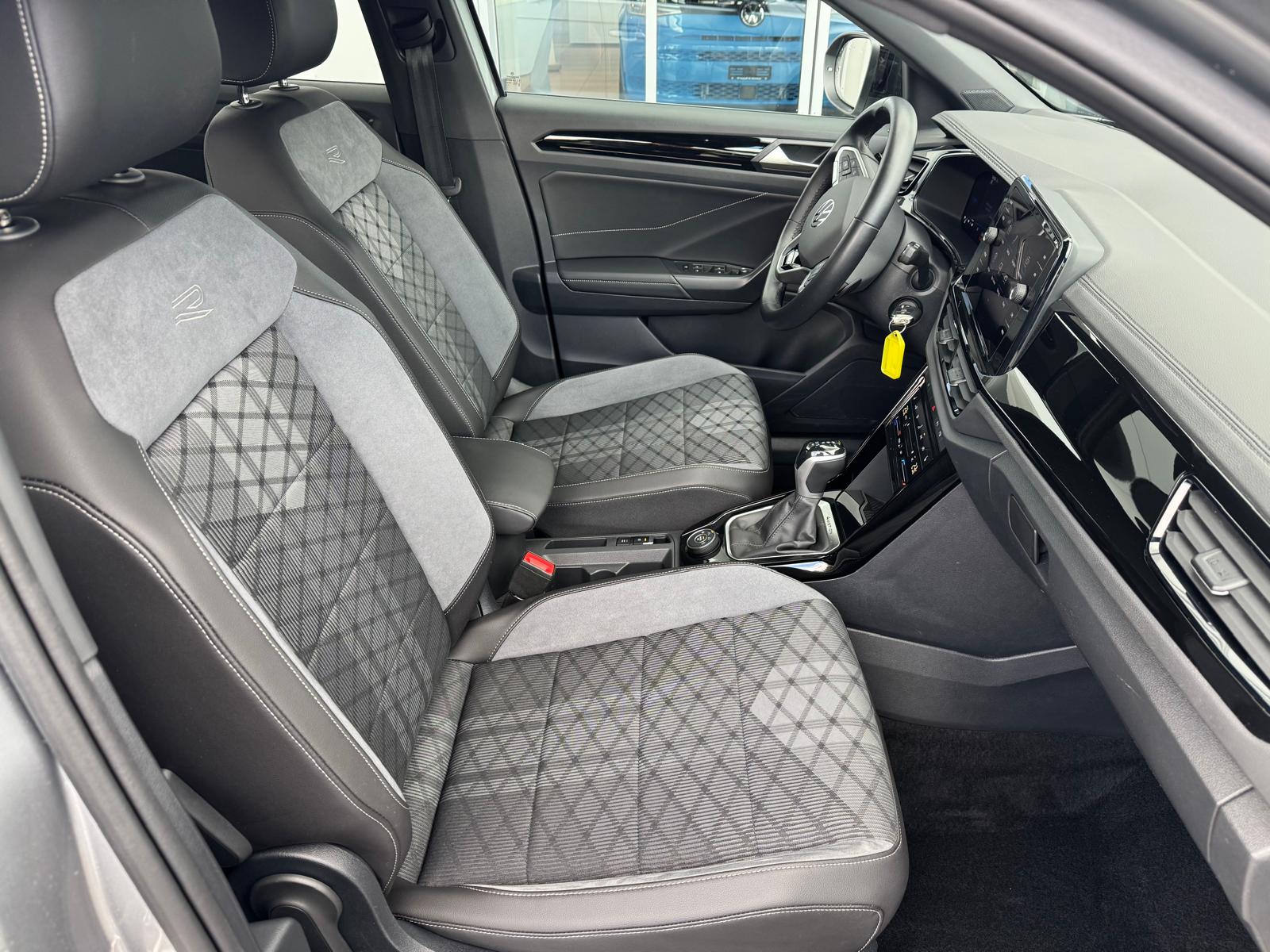 VW T-Roc 2.0 TSI R-Line DSG 4Motion-image-2