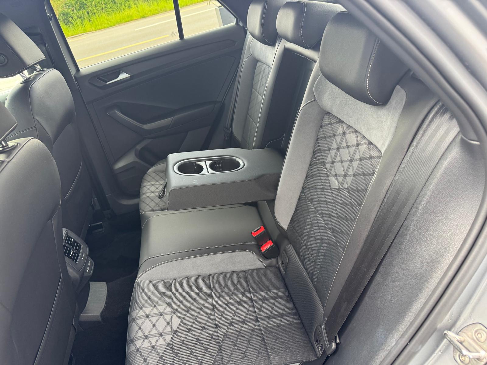 VW T-Roc 2.0 TSI R-Line DSG 4Motion-image-6