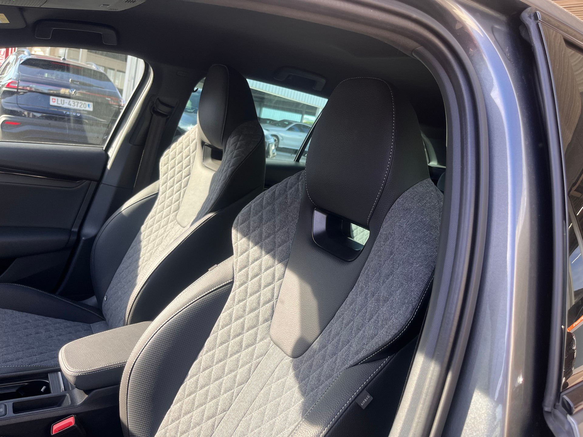SKODA Octavia Combi 1.5 TSI mHEV DSG Sport Line-image-5