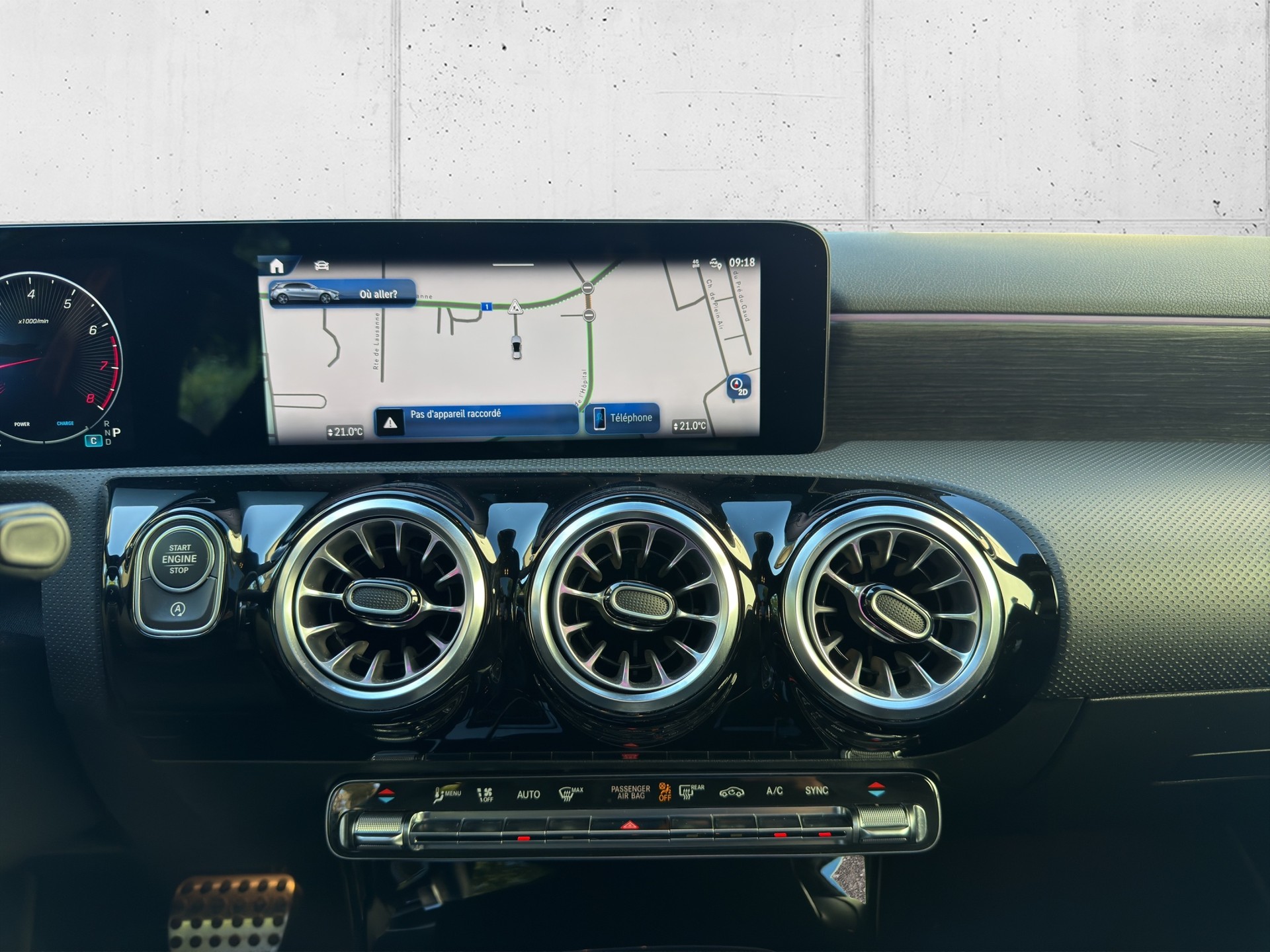MERCEDES-BENZ A 200 AMG Line 7G-DCT-image-21