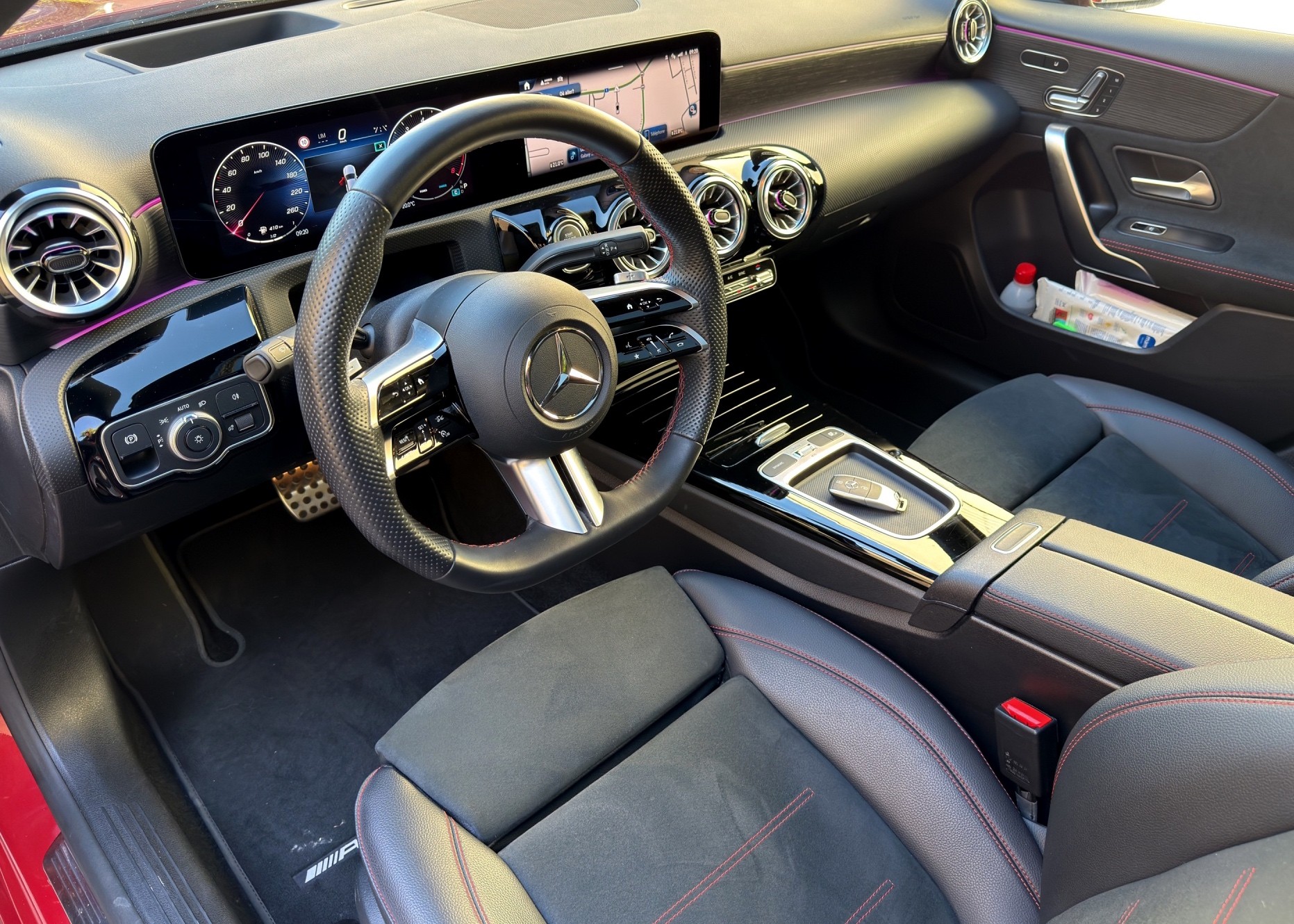 MERCEDES-BENZ A 200 AMG Line 7G-DCT-image-11