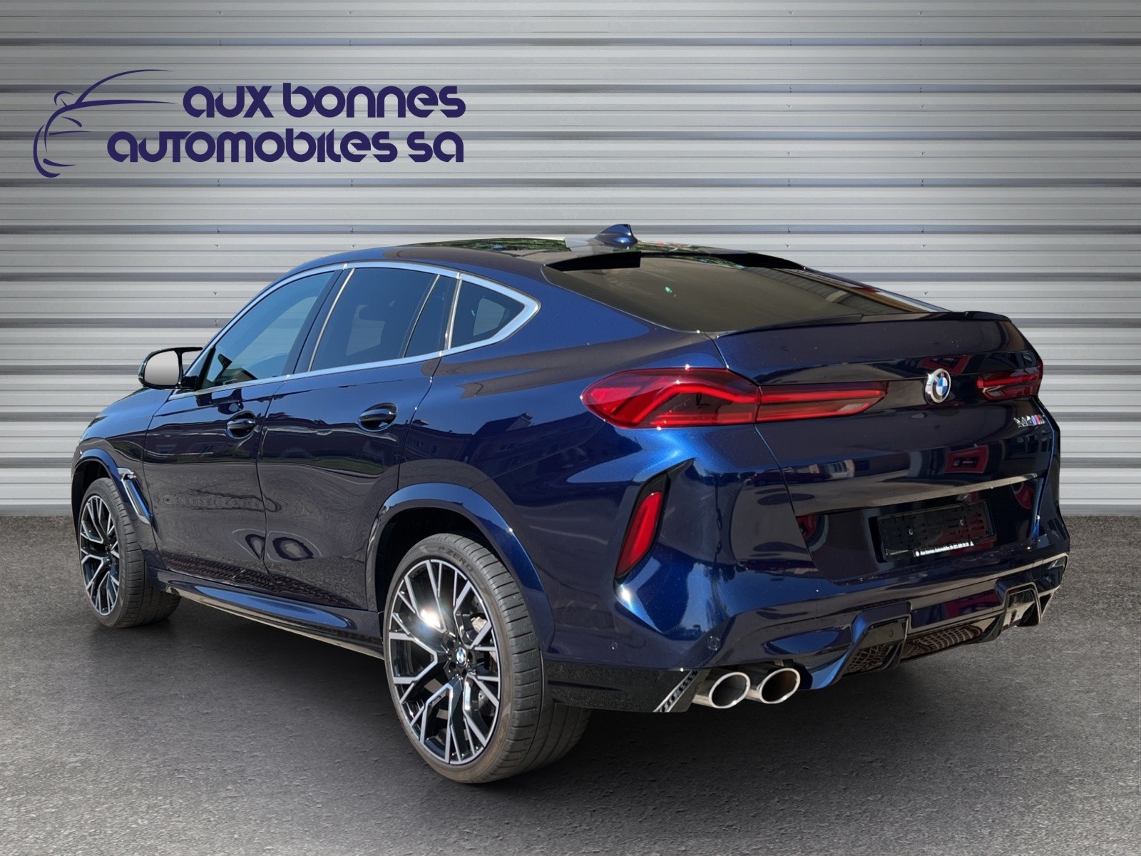 BMW X6M Steptronic-showroom-element-1