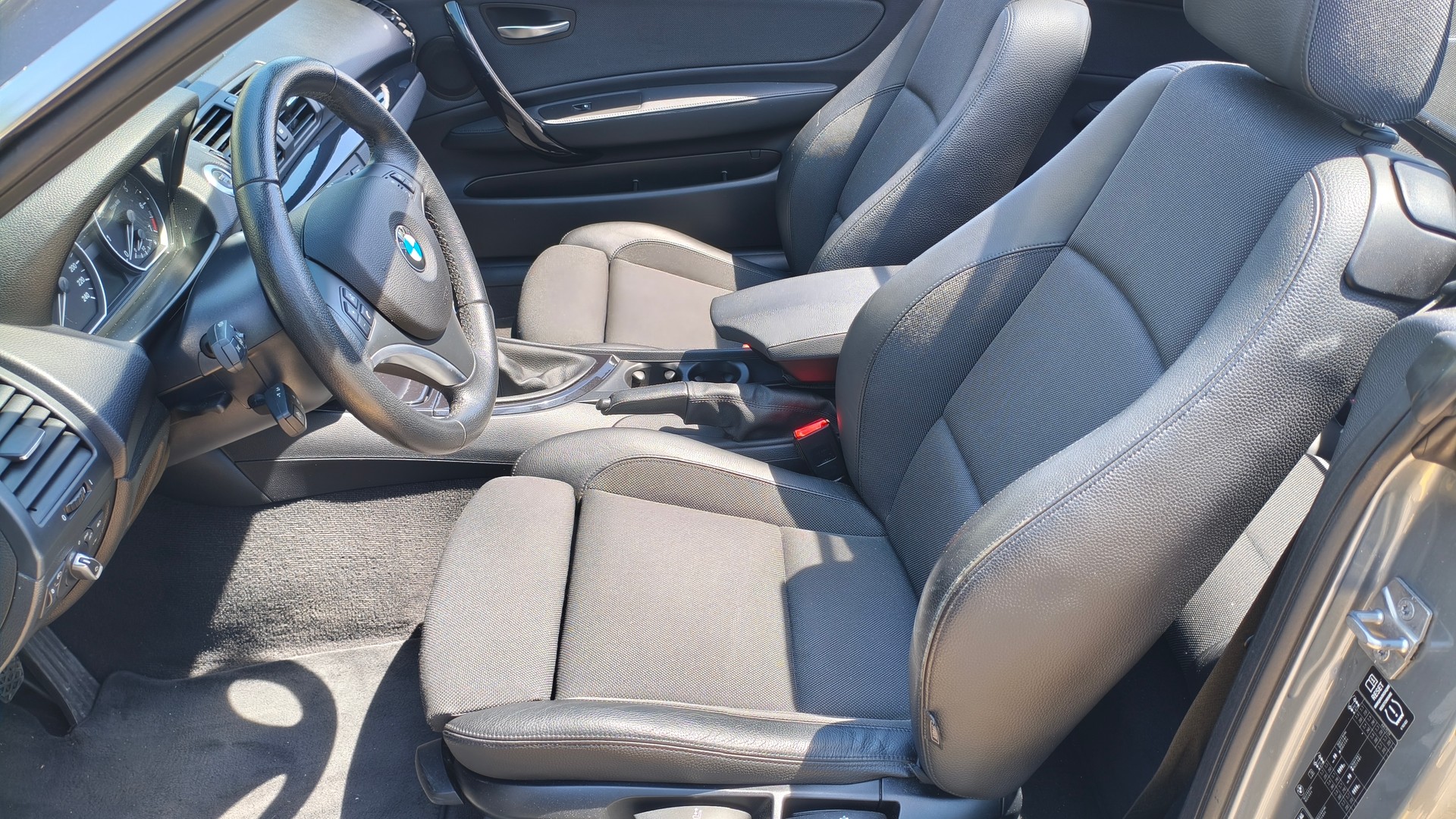 BMW 118i Cabrio-image-12