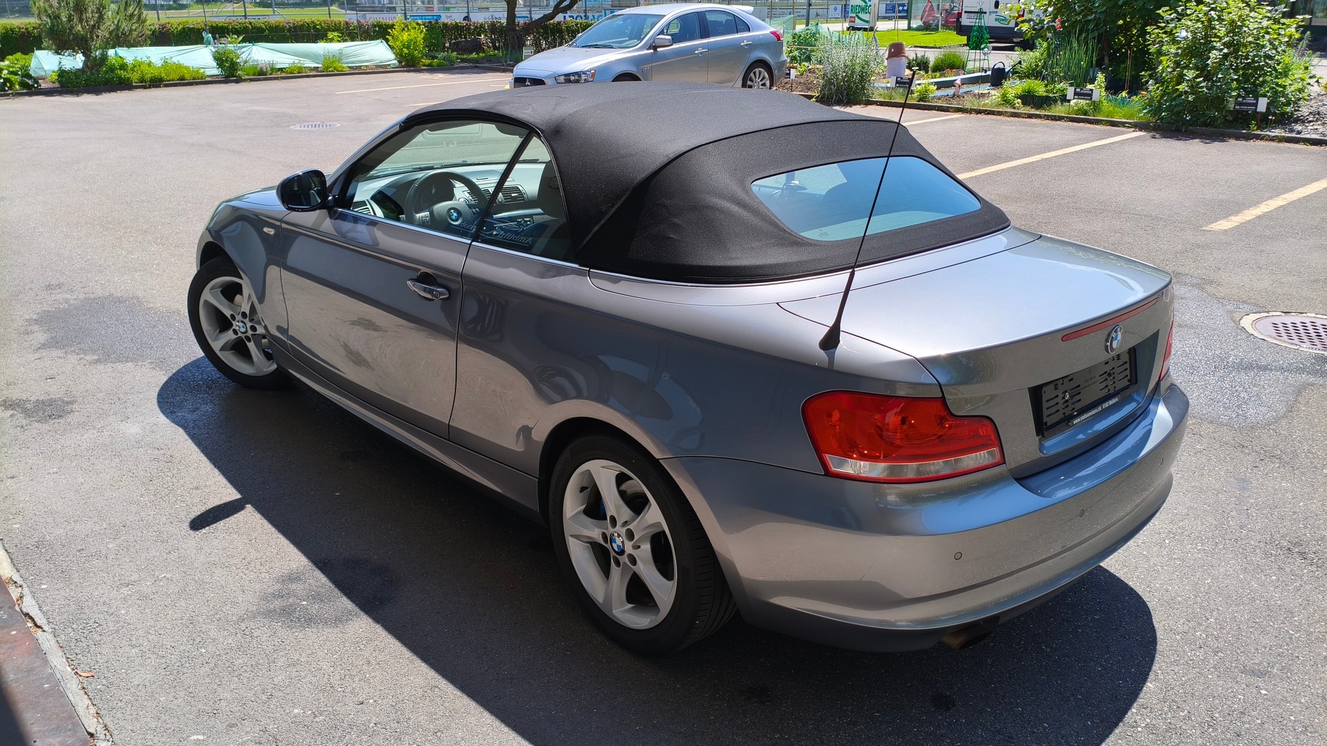 BMW 118i Cabrio-image-7