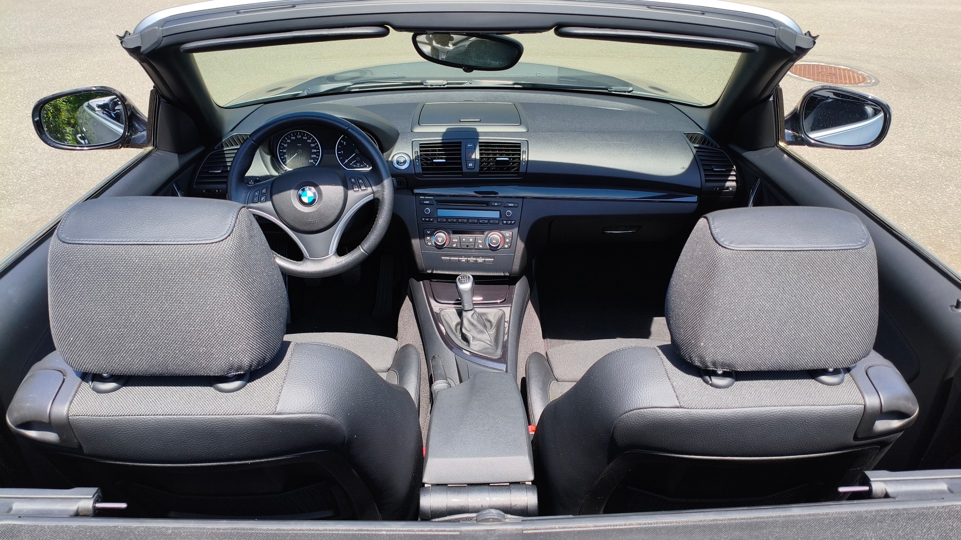 BMW 118i Cabrio-image-13