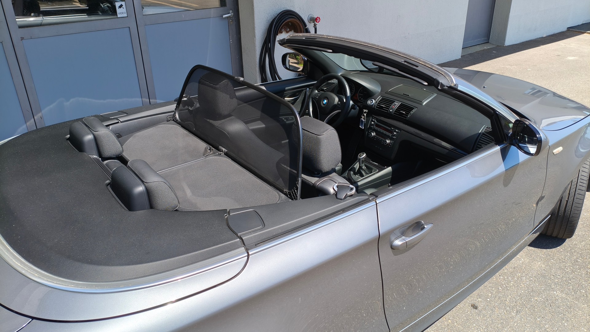 BMW 118i Cabrio-image-2