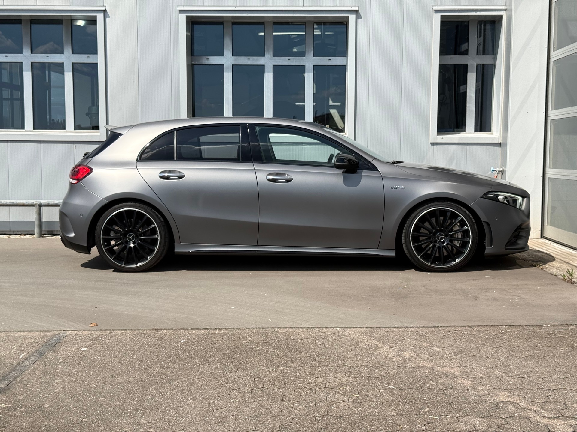 MERCEDES-BENZ A 35 AMG 4Matic Speedshift-showroom-element-3