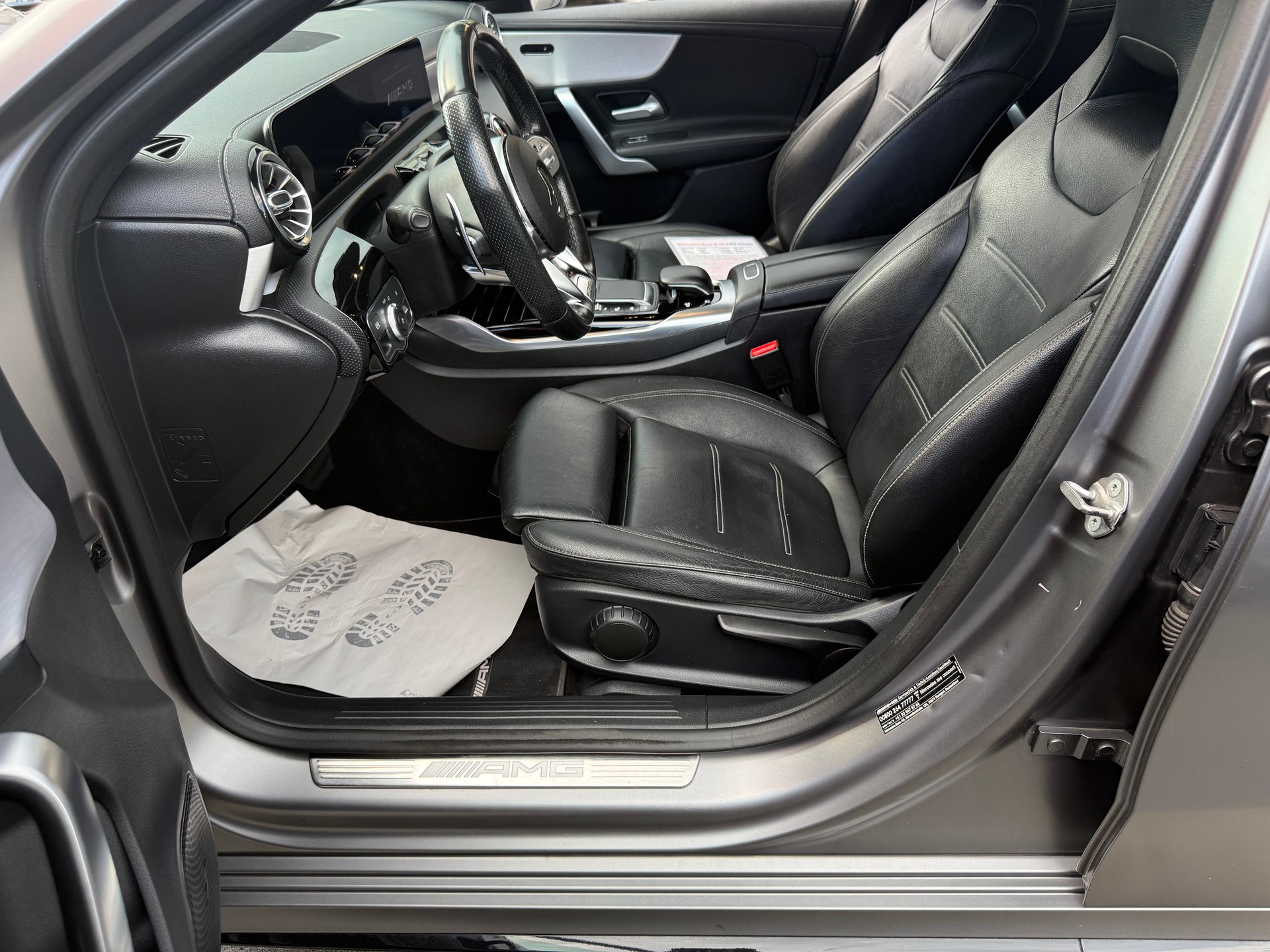 MERCEDES-BENZ A 35 AMG 4Matic Speedshift-image-8