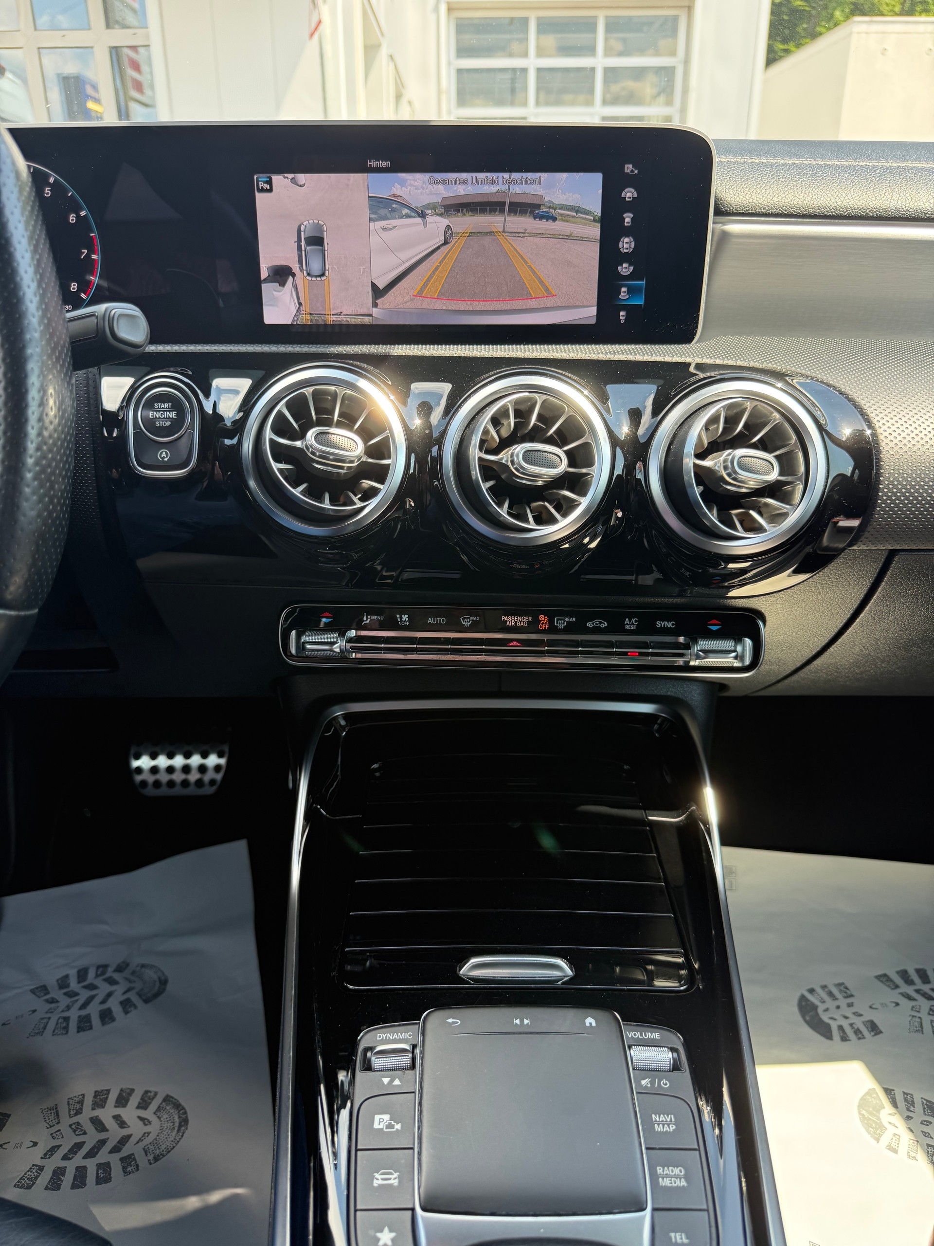 MERCEDES-BENZ A 35 AMG 4Matic Speedshift-image-6