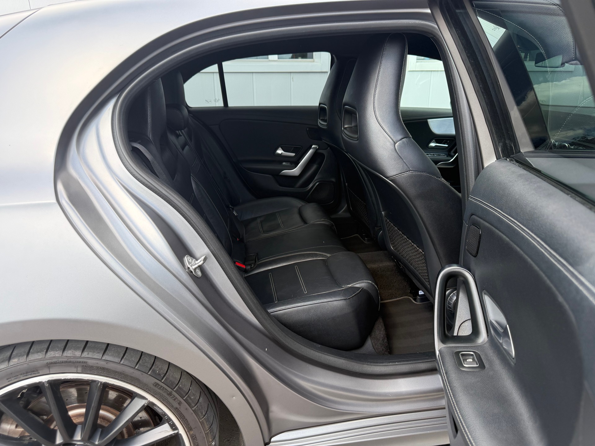 MERCEDES-BENZ A 35 AMG 4Matic Speedshift-image-10