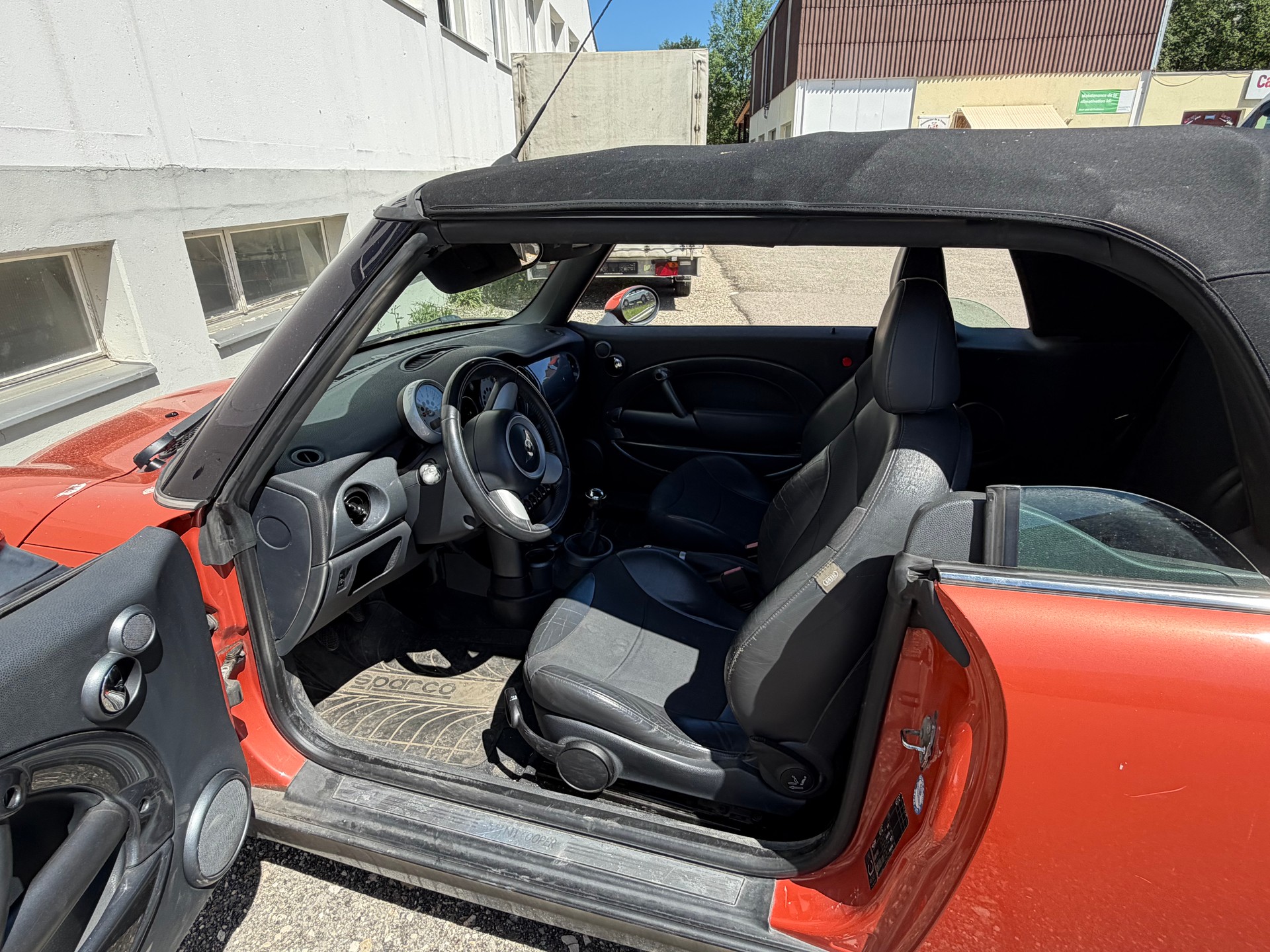 MINI Cooper Cabriolet-image-5