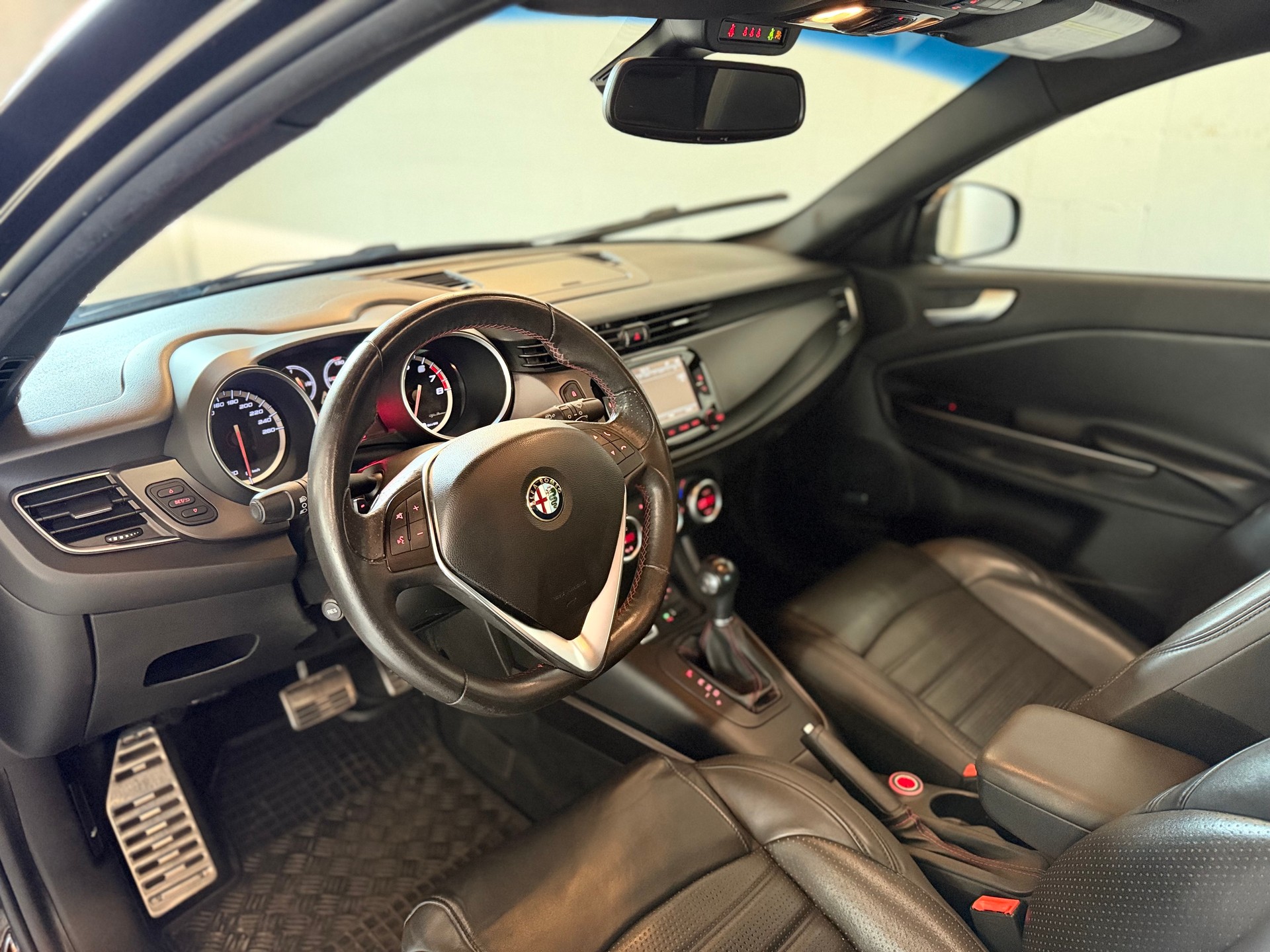 ALFA ROMEO Giulietta 1750 TBi Quadrifoglio Verde TCT-image-9