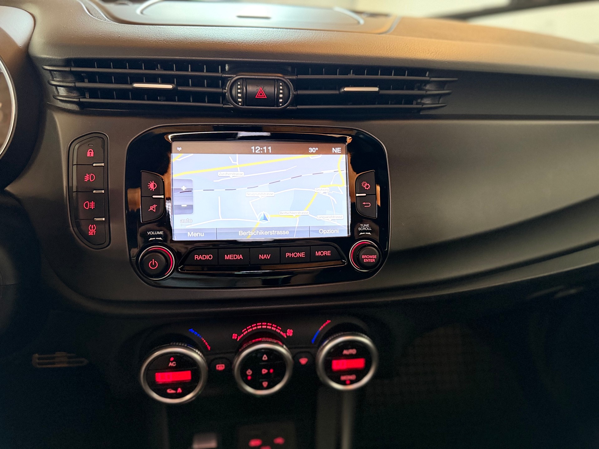 ALFA ROMEO Giulietta 1750 TBi Quadrifoglio Verde TCT-image-13