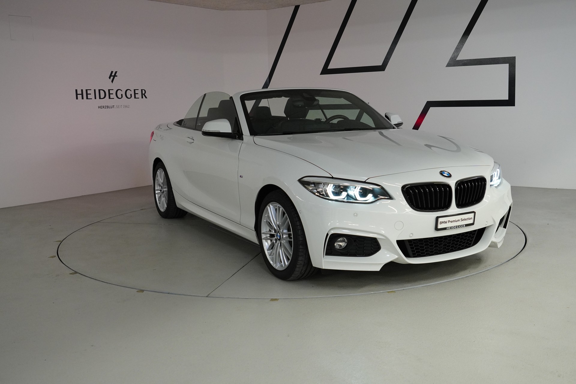 BMW 220i Steptronic M Sport-image-2