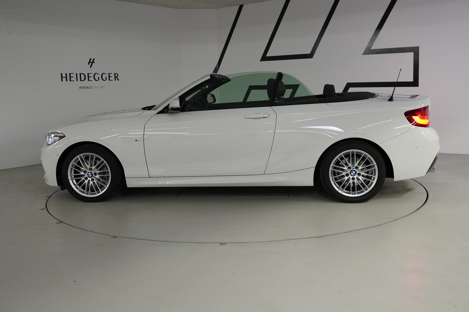 BMW 220i Steptronic M Sport-image-3