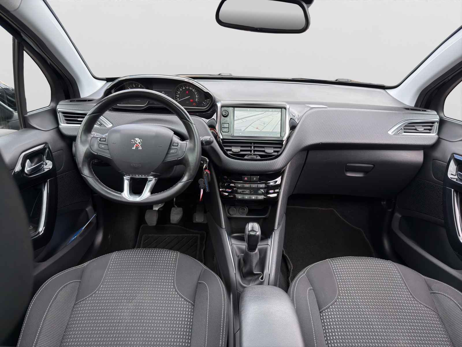 PEUGEOT 208 1.2 PureTech Signature-image-11