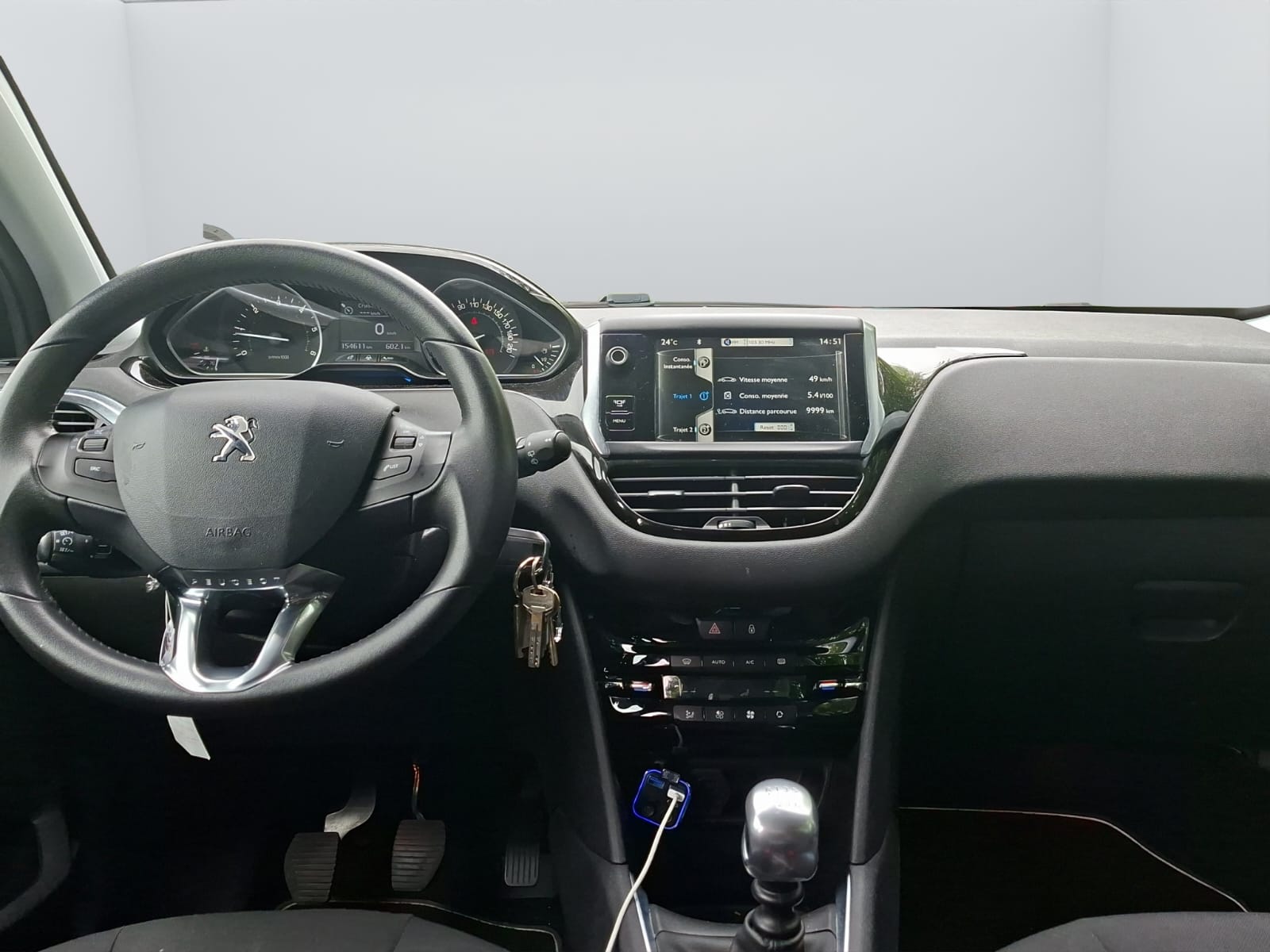 PEUGEOT 208 1.6 e-HDI Allure-image-13