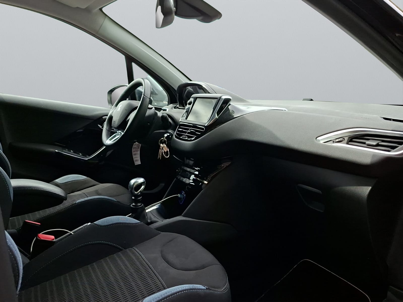 PEUGEOT 208 1.6 e-HDI Allure-image-11